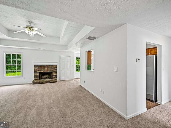 3rd image of 70 Shenandoah Ln
