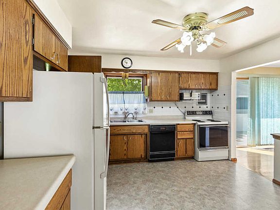 4th image of N61W23421 Tulip Ln