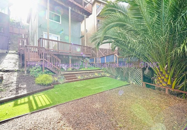 225 California Ave — Photo 13