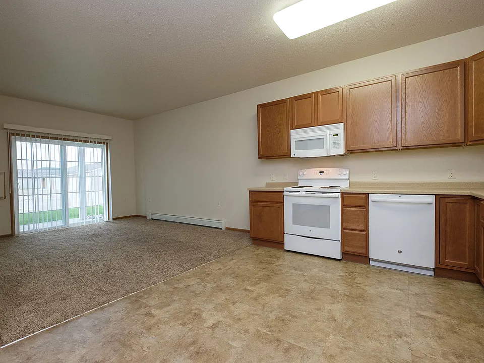 Fargo, ND North Sky Apartments | Kitchen and living