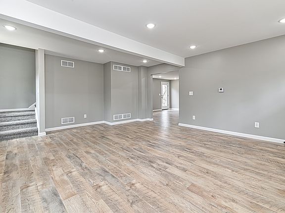 4th image of 1030 Davidson St