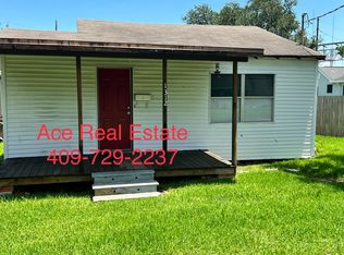 1312 Cypress St, Port Neches, TX 77651
