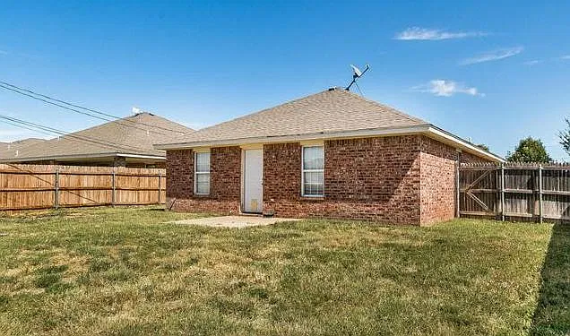 3 bed, 1170 sqft, $1,600 — Photo 3