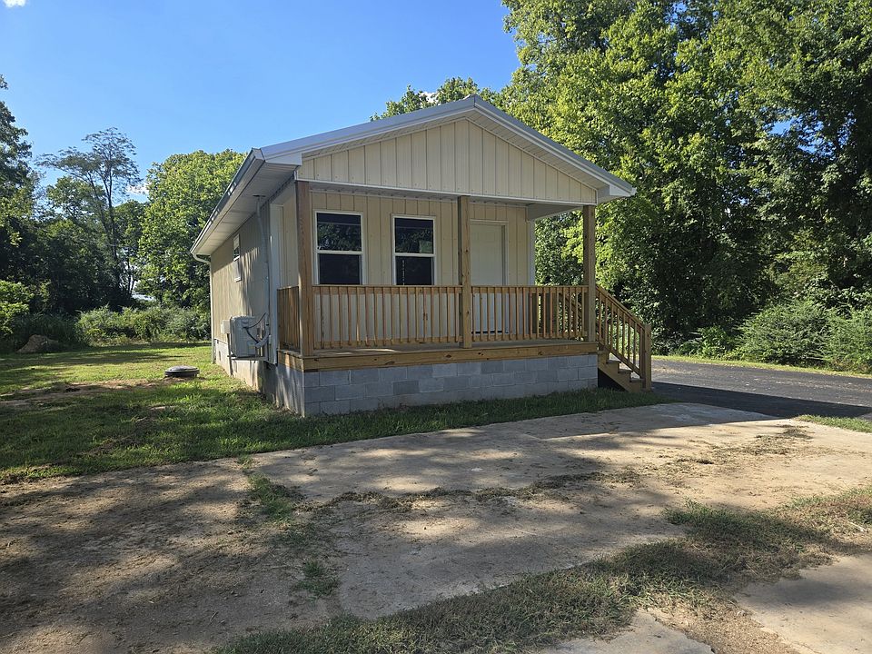 1st image of 105 Fairground Dr