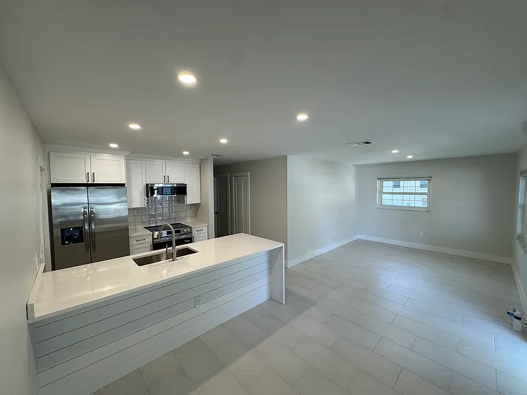 6812 S Cortez St — Photo 5