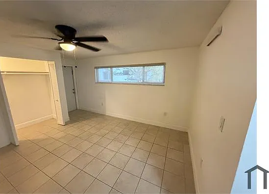 1801 SW 87th Ave #B — Photo 2