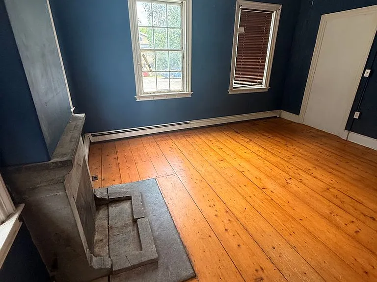 102 S Main St — Photo 10