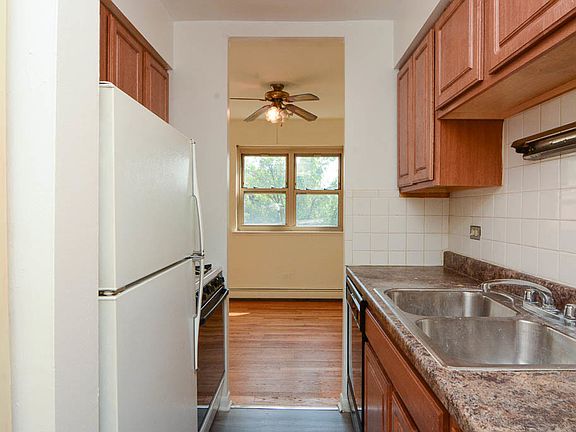 3rd image of 521 W Briar Pl #D215