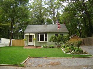 23 Shinnecock Dr, Sound Beach, NY 11789