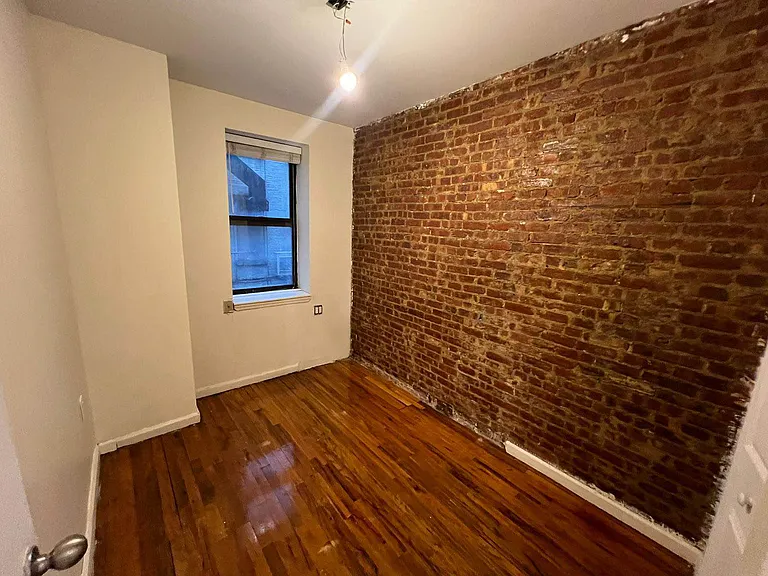 536 E 5th St #1 — Photo 7