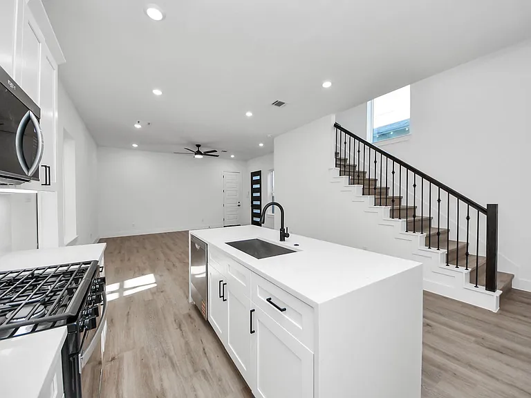 3310 Hardy St — Photo 10