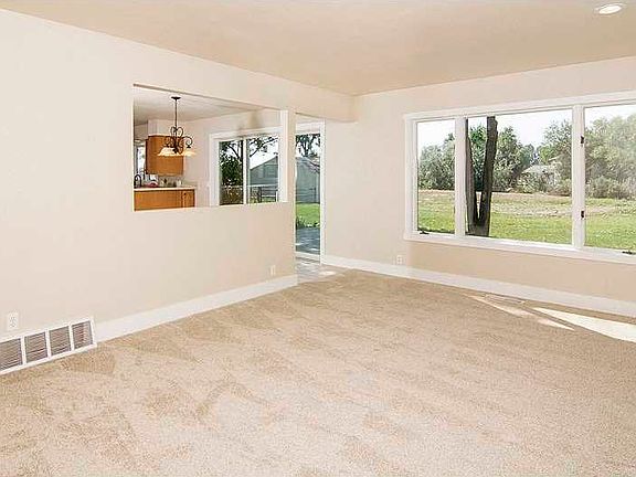 3rd image of 5610 Creek Dr