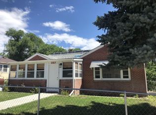 327 S Summit Ave, Newcastle, WY 82701