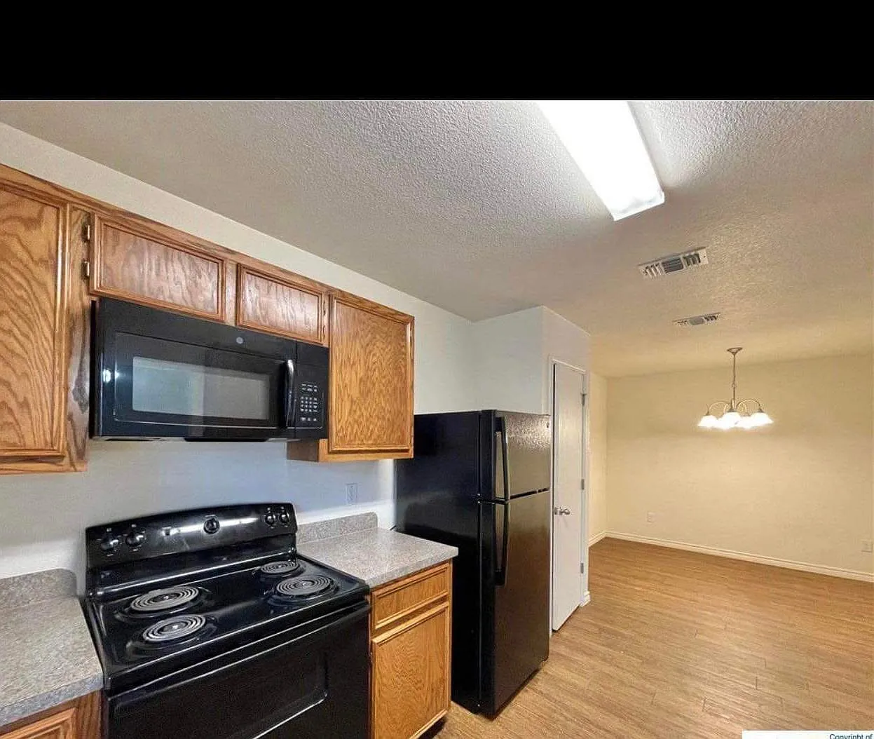 904 Lasso Dr — Photo 2