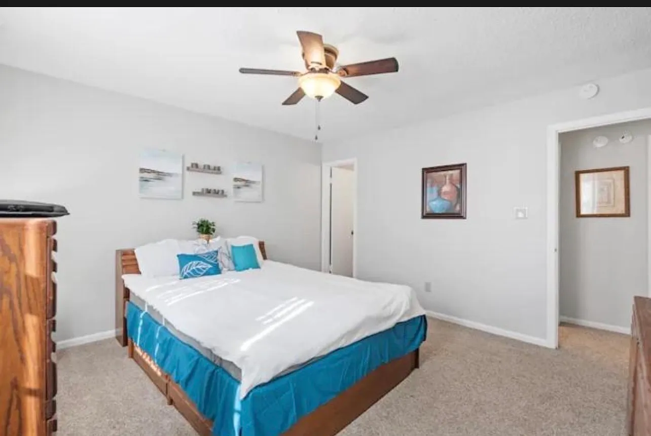 4 bed, 2.5 bath, 1716 sqft, $3,900 — Photo 3