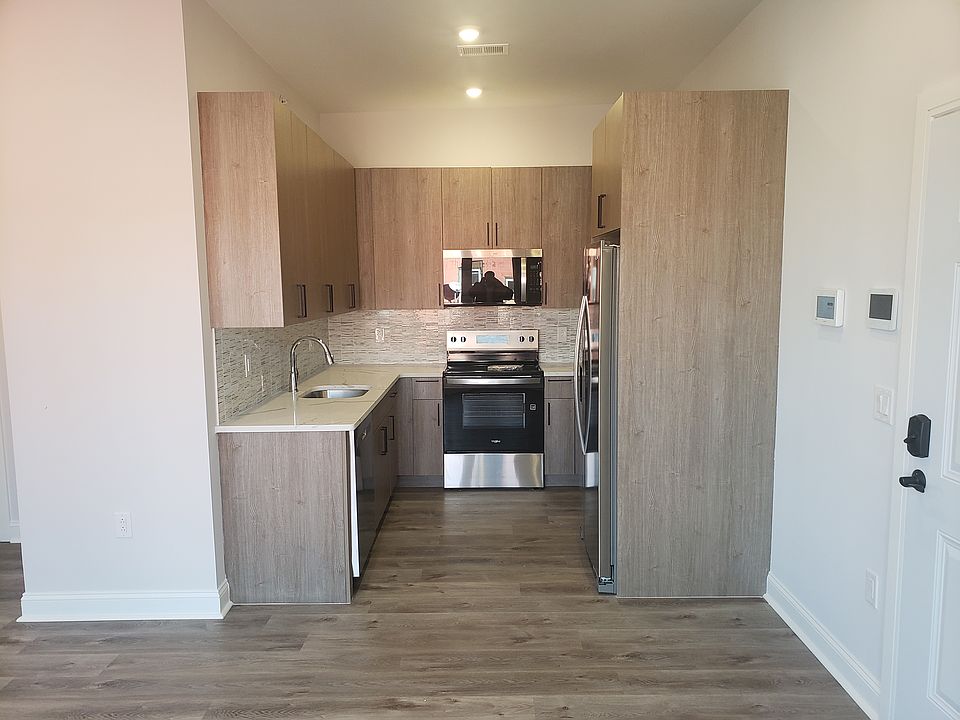 1st image of 953 Belmont Ave #3