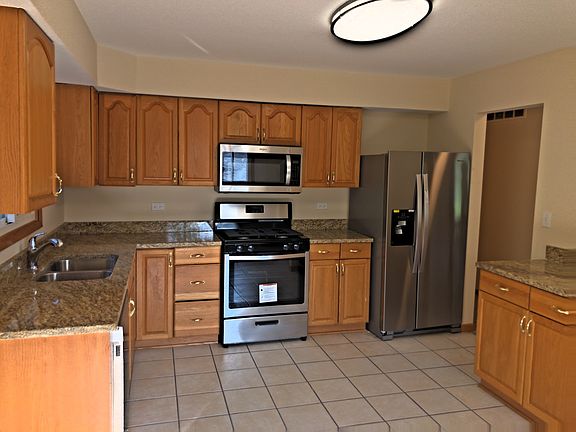 5th image of 869 Bonniebrook Ave