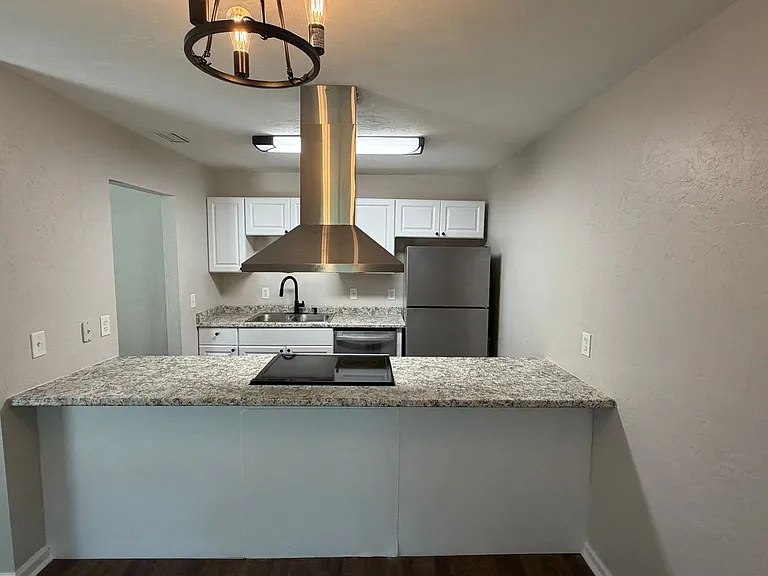 653 Holyoke Court — Photo 5