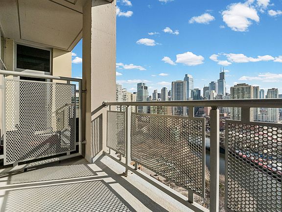 4th image of 700 N Larrabee St APT 1613