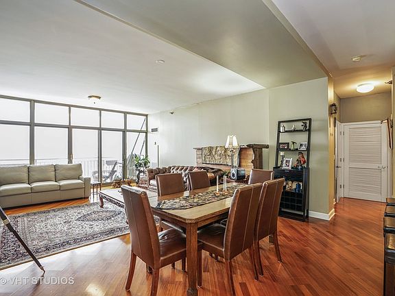 4th image of 1335 S Prairie Ave Unit 902