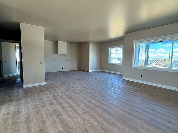 2nd image of 2745 Berkshire Way