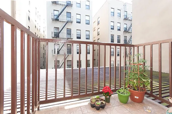 Sold by R New York | media 18