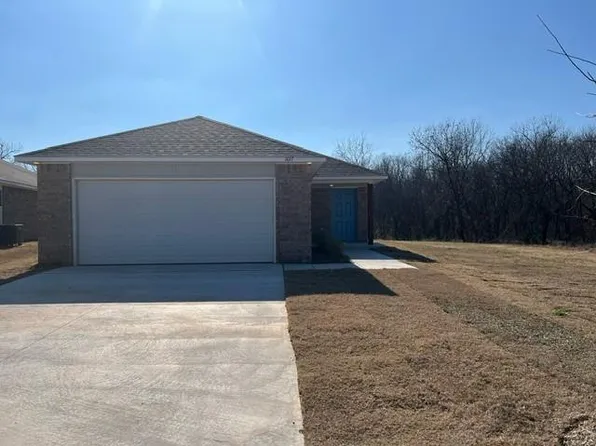 1015 Ichabod Cir, Chickasha, OK 73018