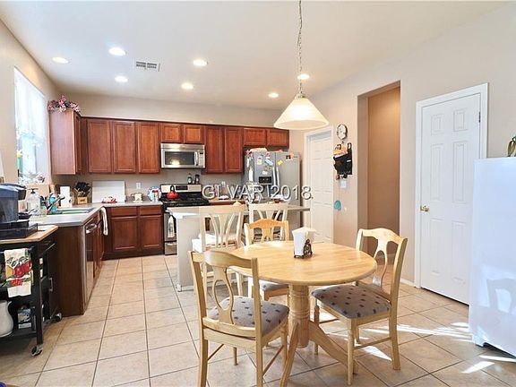 4th image of 2833 White Peaks Ave