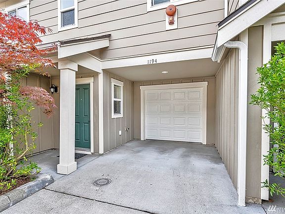 The large one car garage comes with plenty of room for storage AND parking, leaving the additional driveway spot open for a second car or guests.