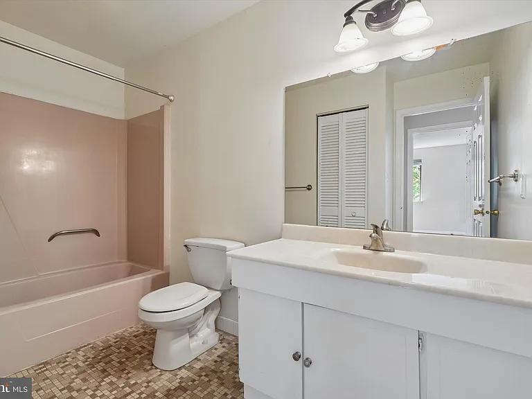 156 Eaton Dr — Photo 17