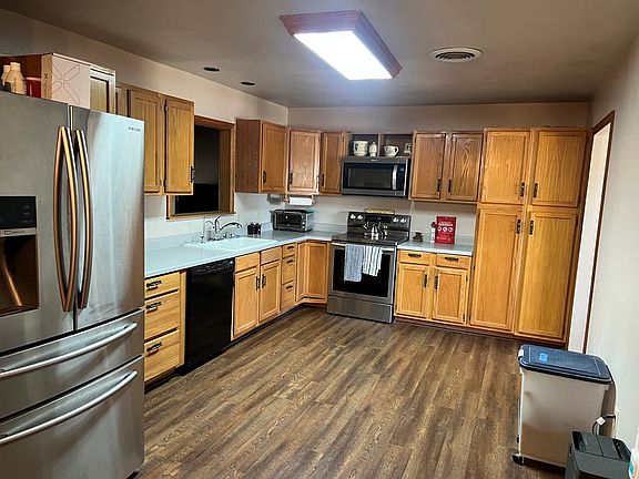 3rd image of 598 Tower Rd
