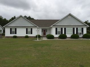 696 Old Hammock Rd, Swansboro, NC 28584