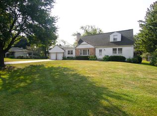 933 Woodlawn Rd, Glenview, IL 60025