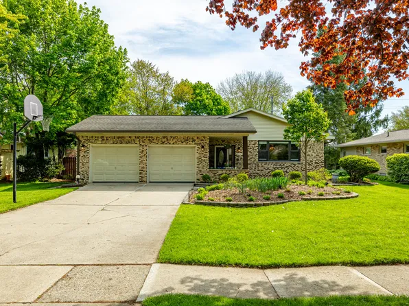 454 Mills Rd, Saline, MI 48176