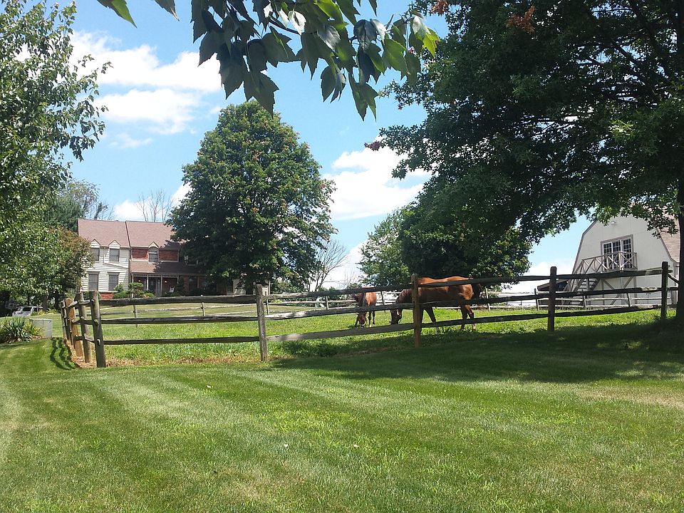 6 ACRE House & Barn