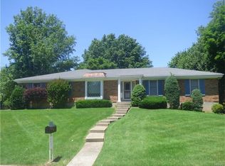 11781 Roundhill Dr, Saint Louis, MO 63128