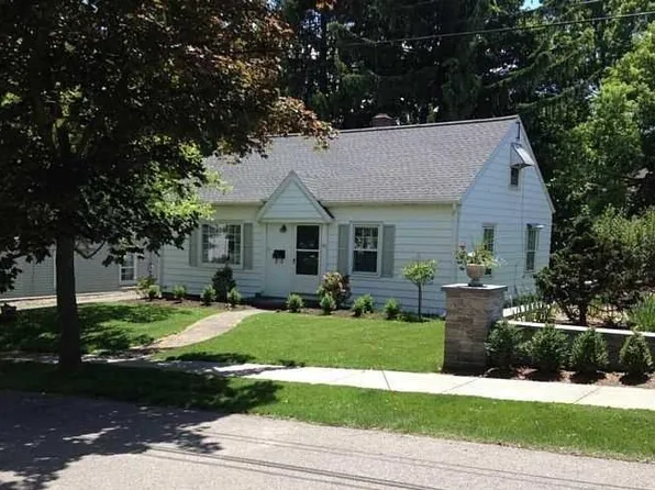 15 Maple St, Pittsford, NY 14534