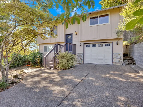 1870 Hemlock St, West Linn, OR 97068