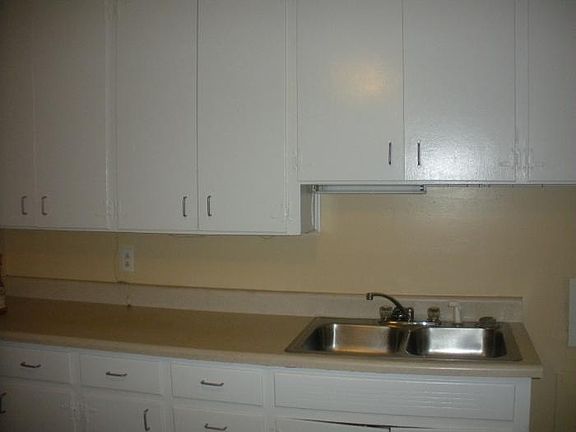2nd image of 3343 Bedford Ln