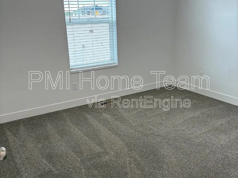 618 W Cozy Ln — Photo 15