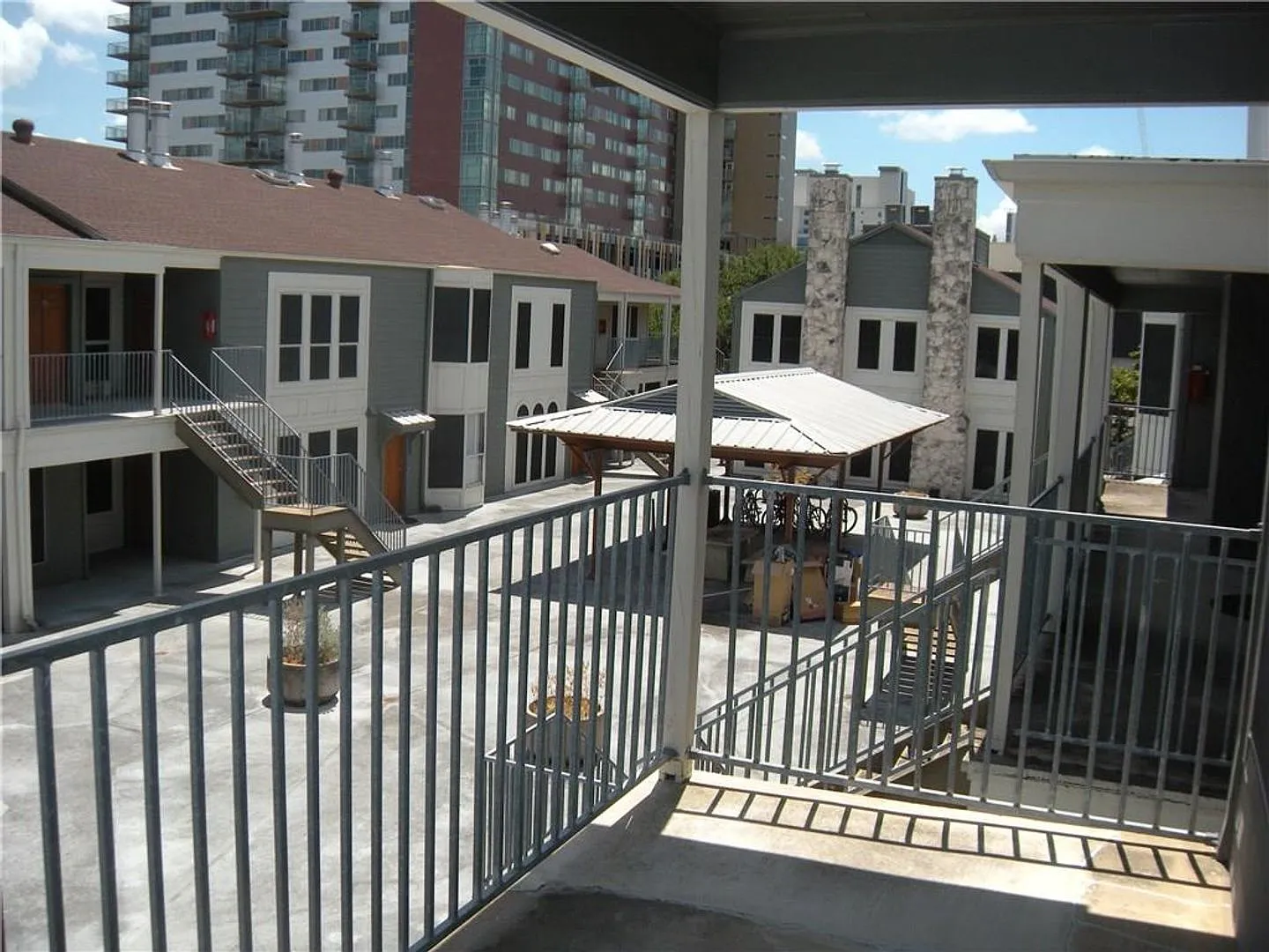 Ut Pre-Lease: 1 Bed / 1 Bath West Campus Condo With Updates, Great Location! — Photo 2