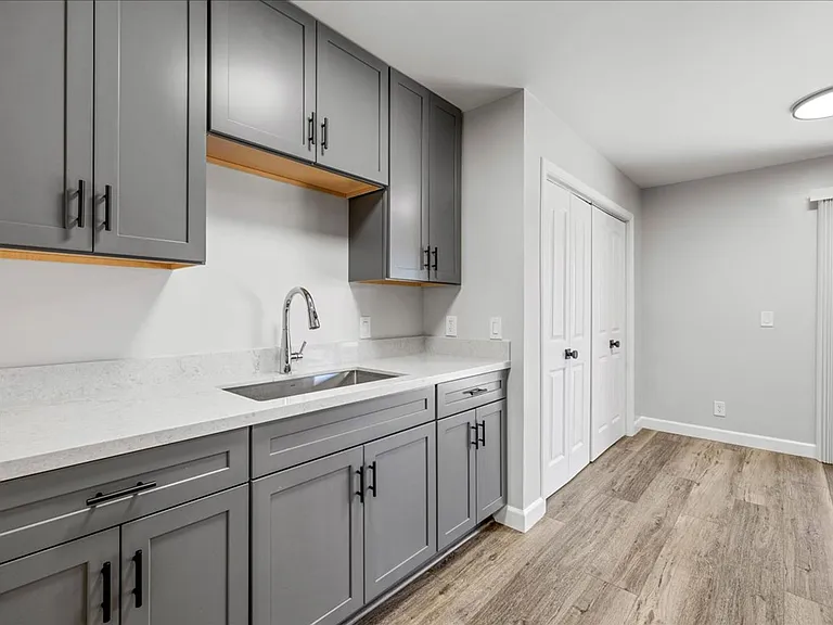 Plaza Apartments — Photo 2