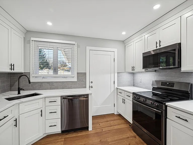 285 Stamets Rd #2 — Photo 5