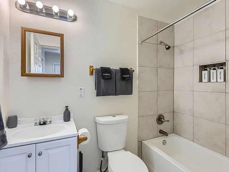 2233 E Sheridan St #2 — Photo 3