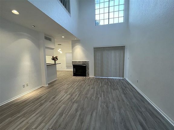 5th image of 7350 Kirby Dr APT 44
