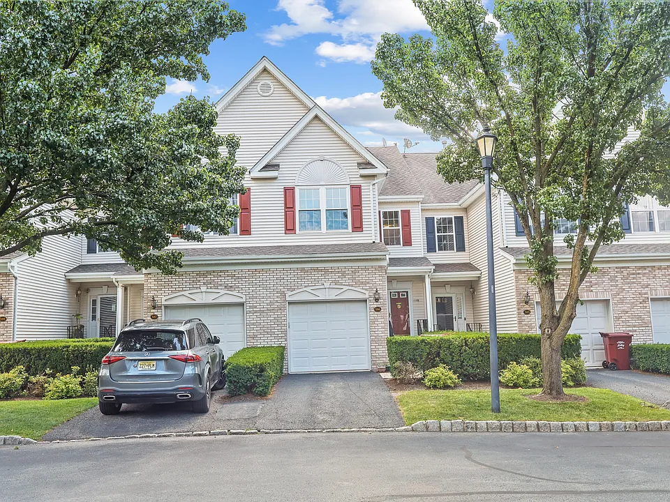586 Brittany Cir