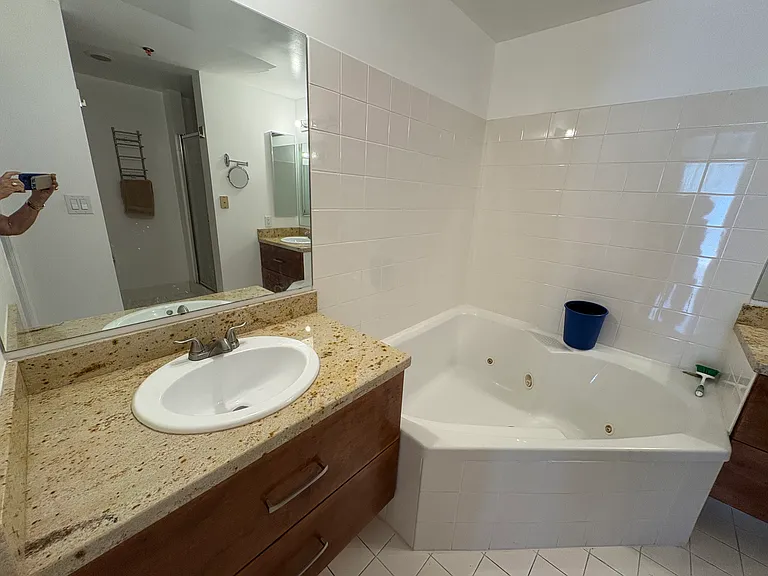 9725 NW 52nd St #211 — Photo 27