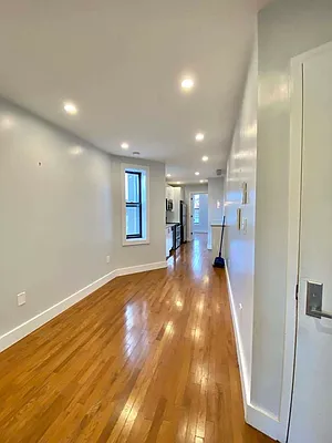 Rented by EXR | media 9