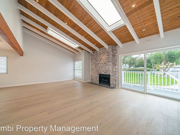 4th image of 613 N Valley Dr