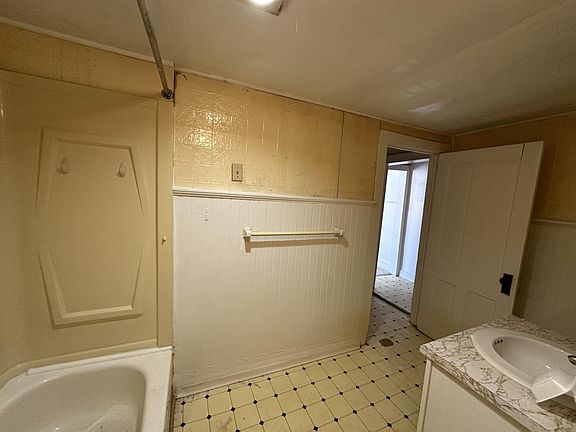 5th image of 86 Congress St Floor 2